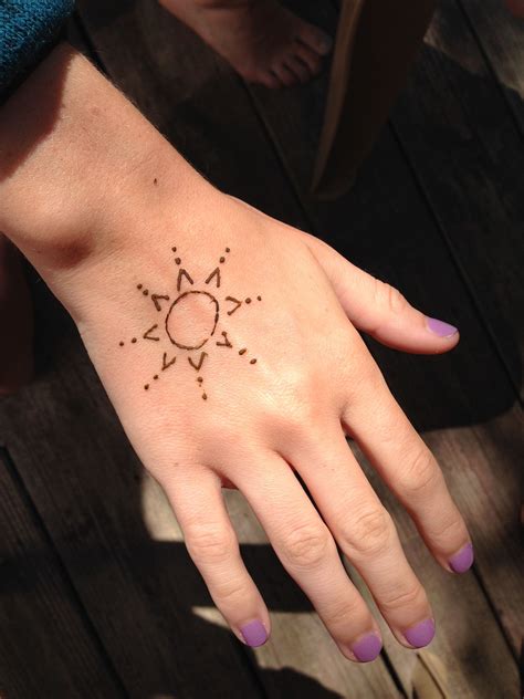 Easy henna tattoos - 24 juni 2016 ... Mistakes Beginner Henna Artists do | Do's and Dont's In Henna, Mehndi Designs / Thouseens Henna ... DIY Easy Henna Tattoo Tutorial | Tips and ...